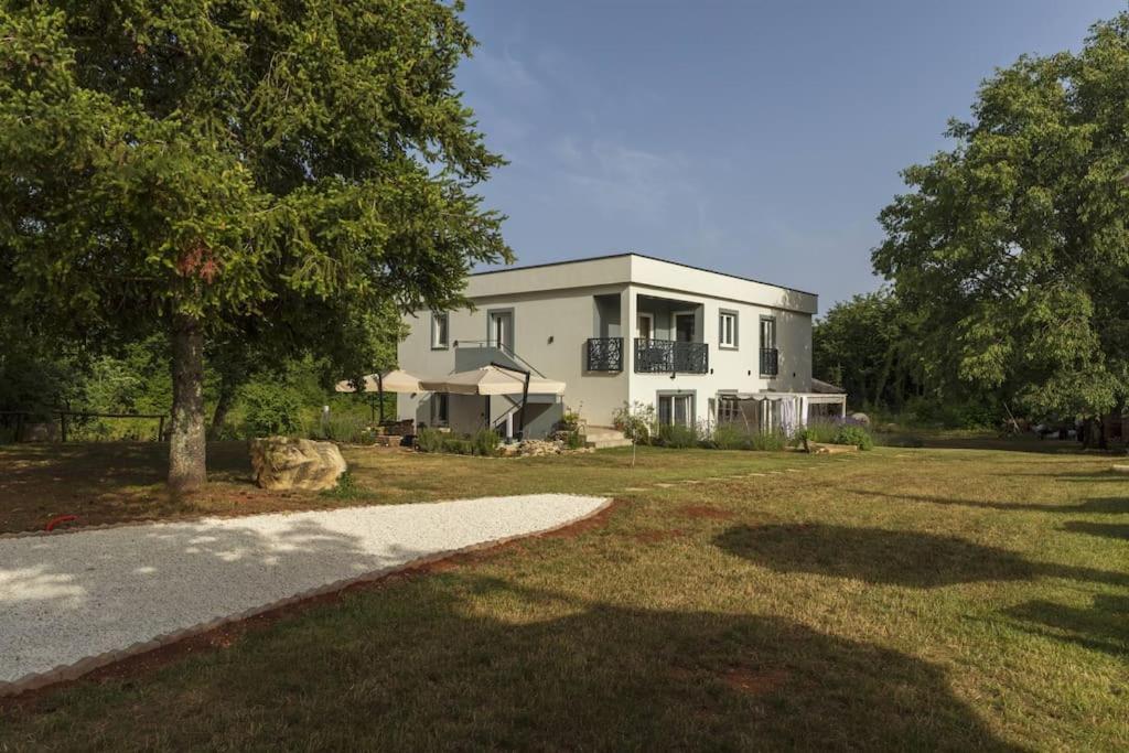 Luxury Villa Cetiri Hrasta Pićan Eksteriør billede